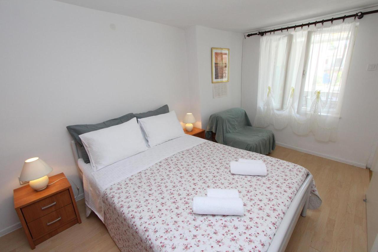 Apartments Knezovic Rovinj Bagian luar foto
